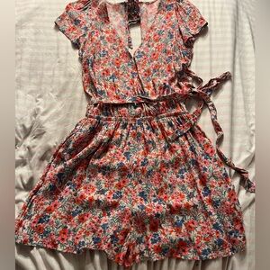 American Eagle floral plunge romper small